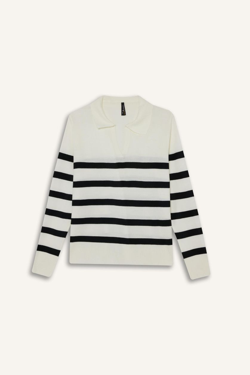 حريمي بيج فاتح بلوفر مخطط قصة عادية بياقة بولو