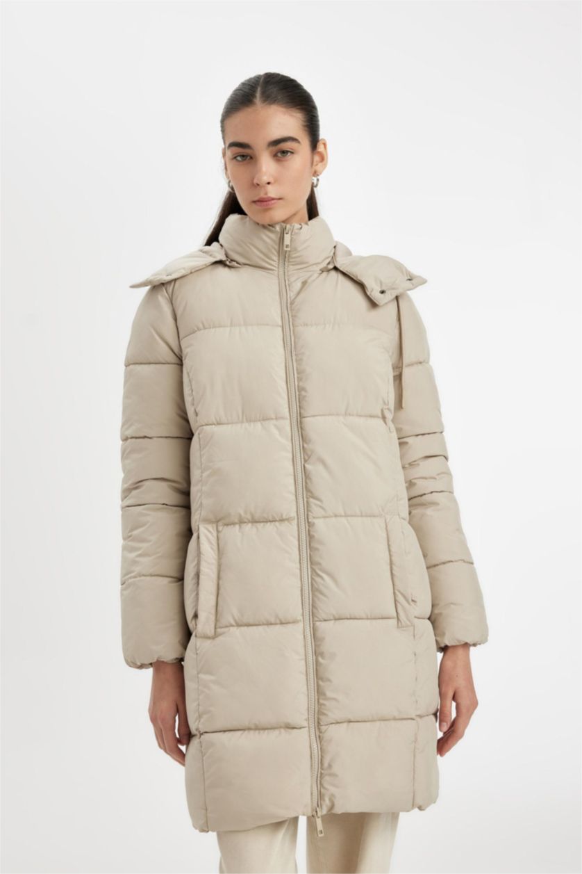 Kadın Bej Puffer Şişme Uzun Mont Parka Su İtici Regular Kalıp Çıkarılabilir Kapüşonlu
