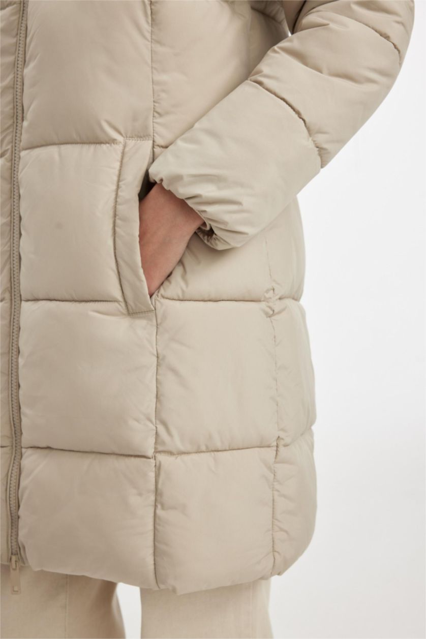 Kadın Bej Puffer Şişme Uzun Mont Parka Su İtici Regular Kalıp Çıkarılabilir Kapüşonlu
