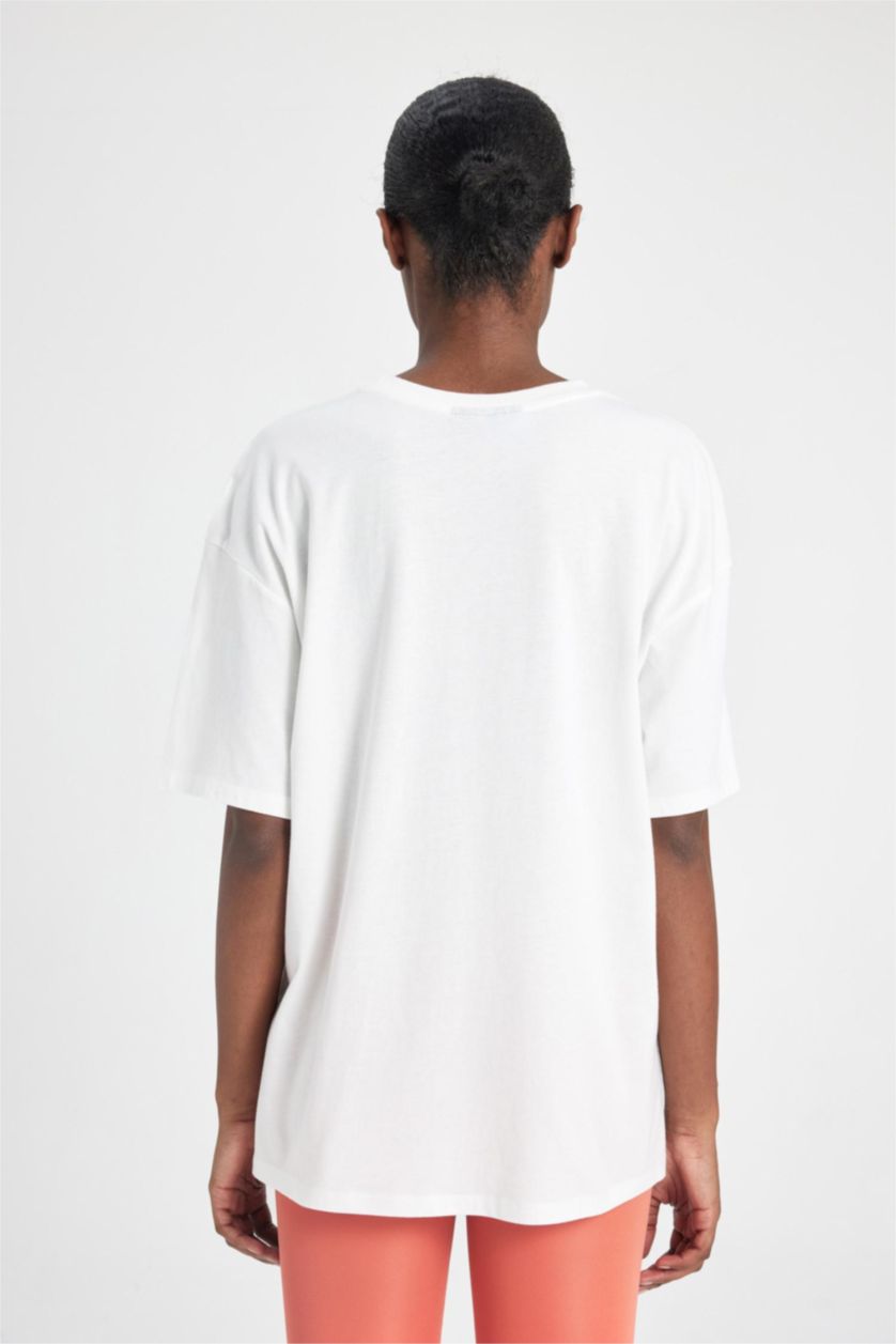 حريمي بيج فاتح تيشيرت نص كم اوفر سايز من NBA