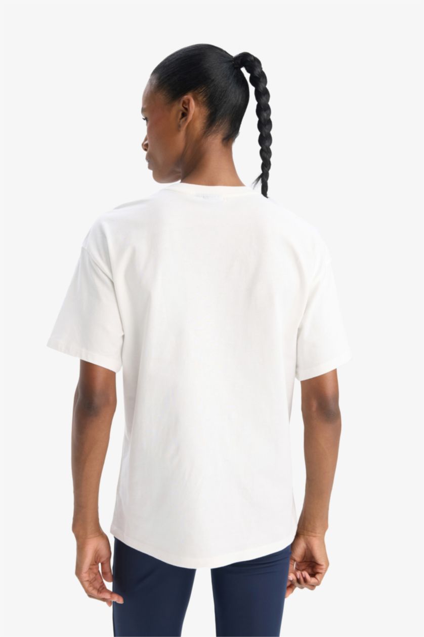 Kadın Ekru NBA Wordmark Oversize Geniş Kalıp Bisiklet Yaka Kısa Kollu Tişört