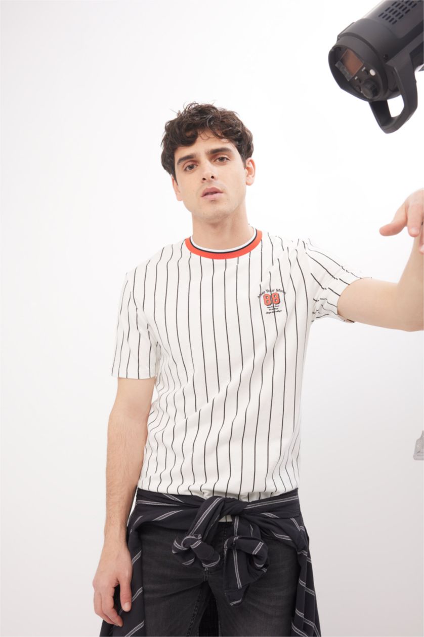 HOMME Écru T-Shirt coupe régulière imprimé Col Ras Du Cou