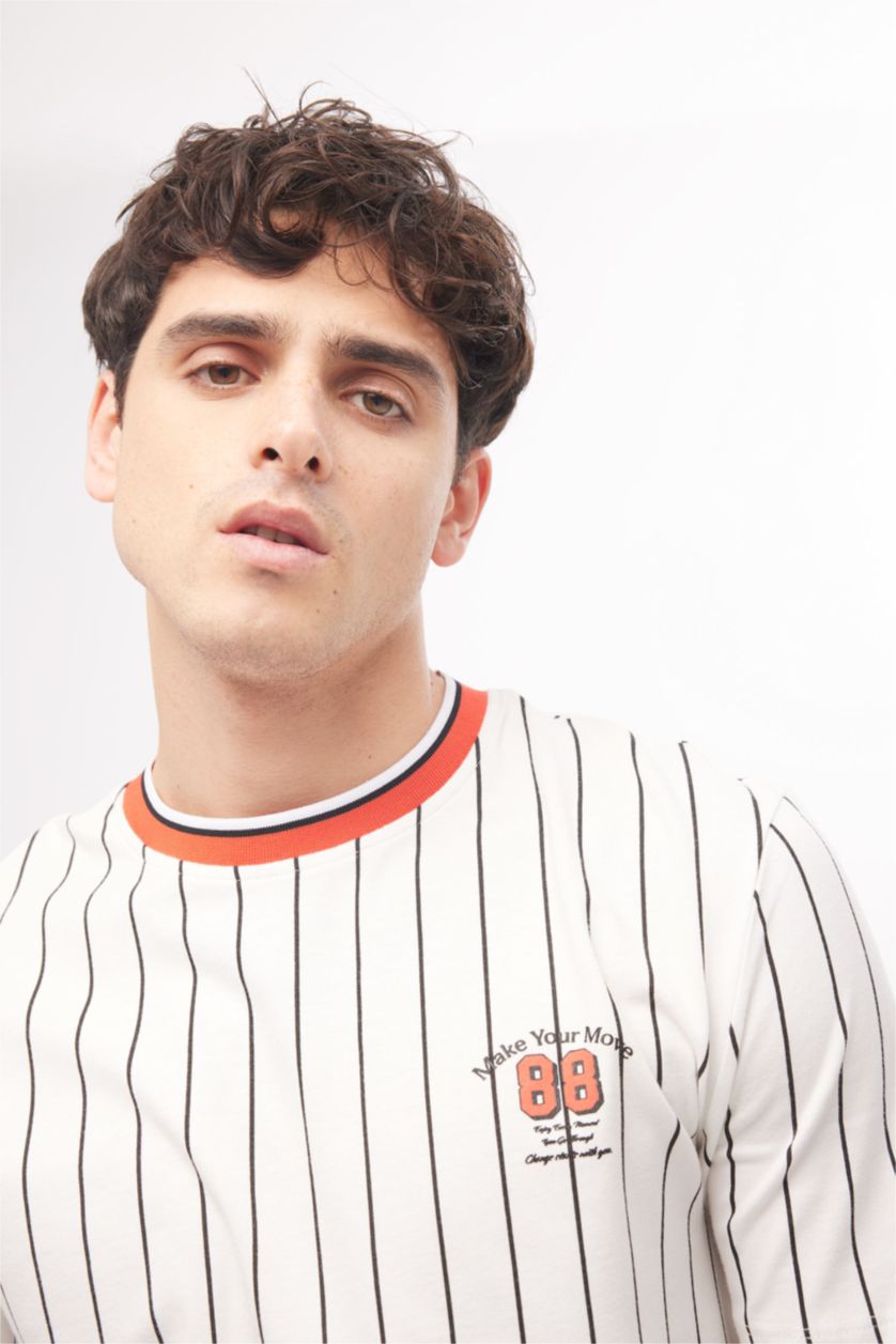 HOMME Écru T-Shirt coupe régulière imprimé Col Ras Du Cou