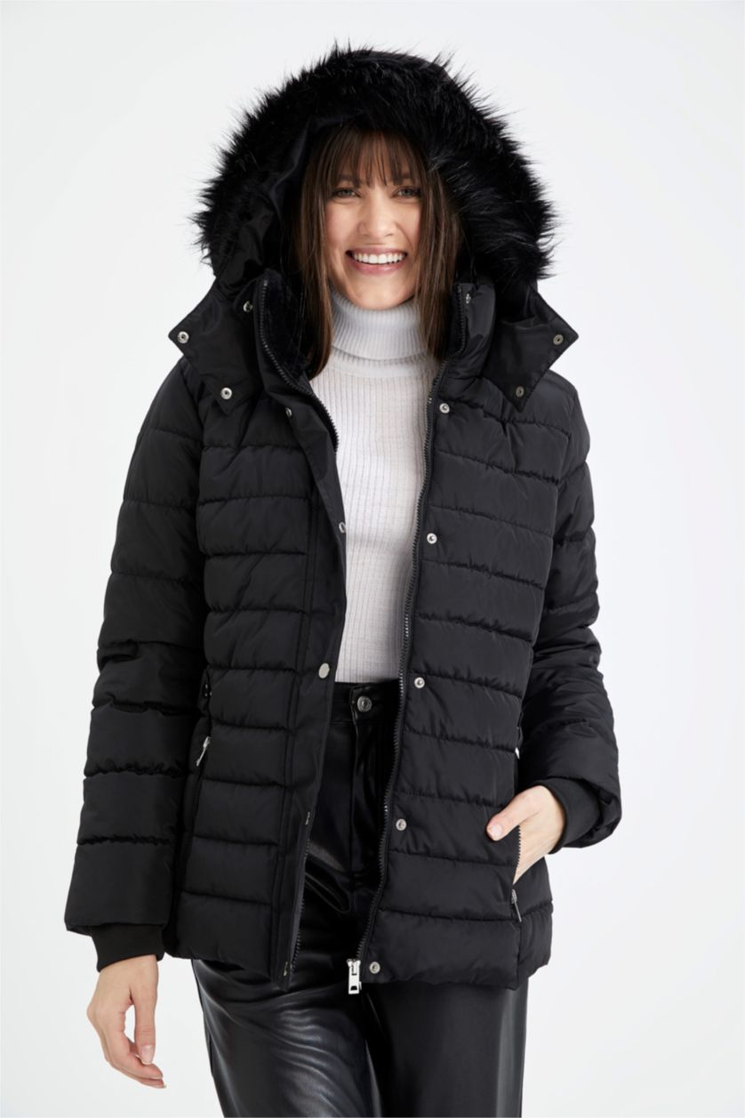 Kadın Siyah Su İtici Kapüşonlu Suni Kürklü Mont