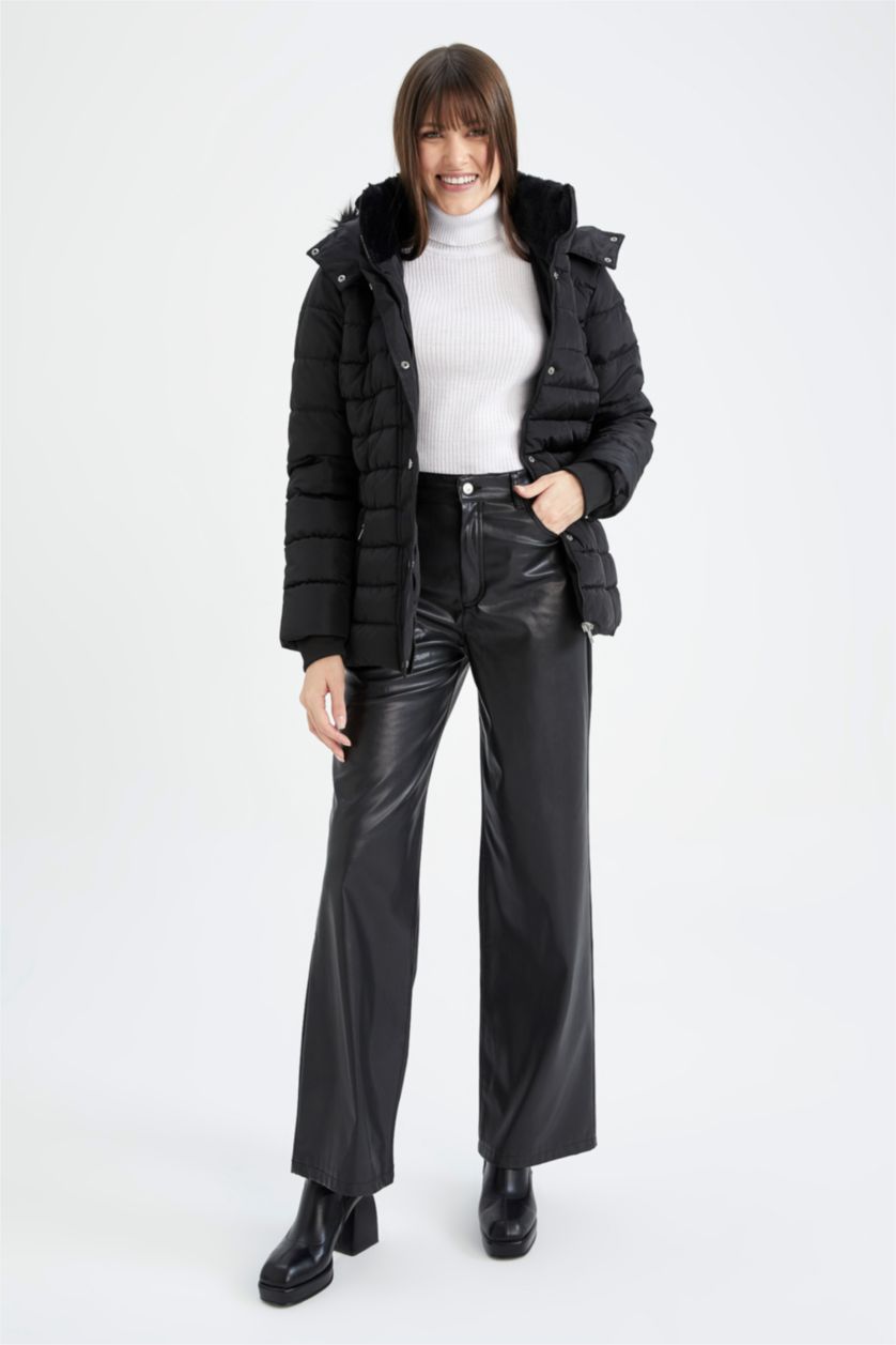 Kadın Siyah Su İtici Kapüşonlu Suni Kürklü Mont