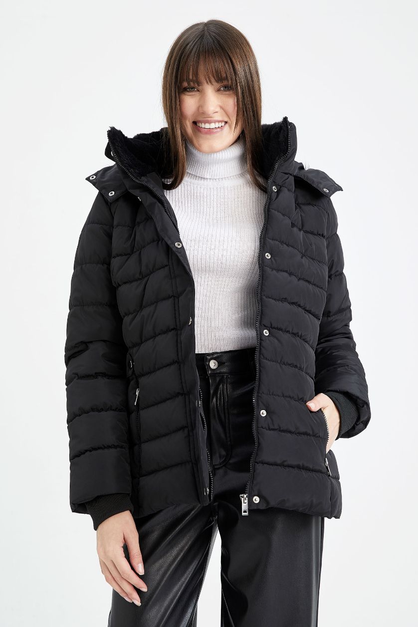 Kadın Siyah Su İtici Kapüşonlu Suni Kürklü Mont