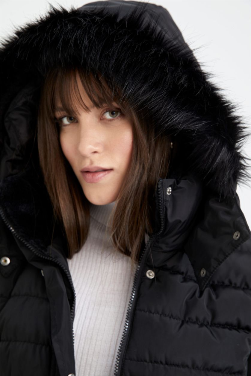 Kadın Siyah Su İtici Kapüşonlu Suni Kürklü Mont