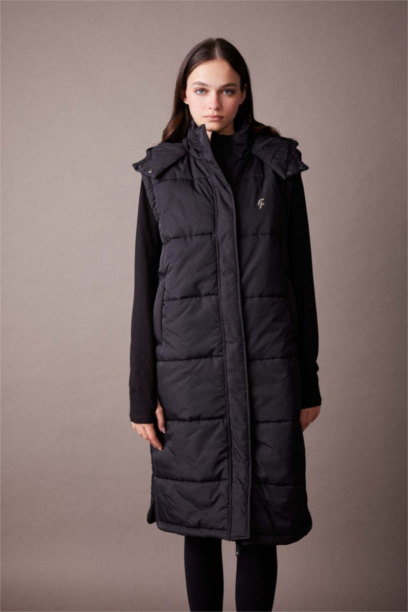 Kadın Siyah DeFactoFit Termometreli Su İtici Sporcu Kapüşonlu Uzun Şişme Yelek