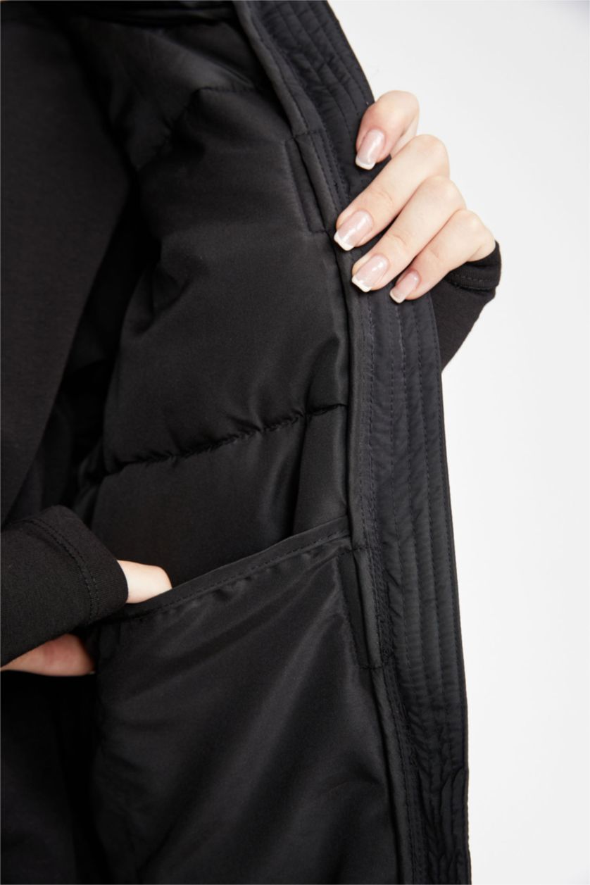 Kadın Siyah DeFactoFit Termometreli Su İtici Sporcu Kapüşonlu Uzun Şişme Yelek