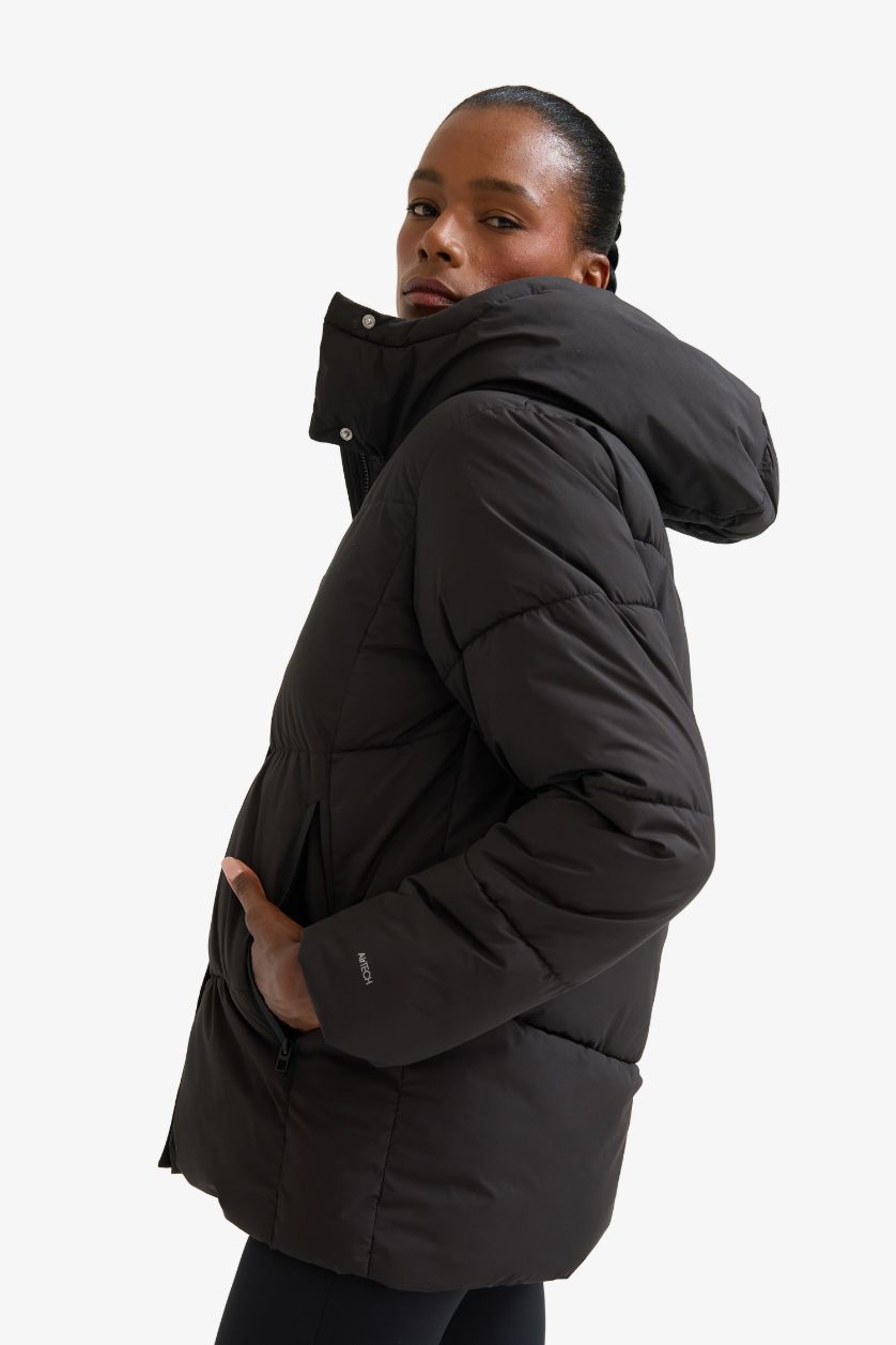 Kadın Siyah Su İtici Regular Fit Yarım Polar Astarlı Kapüşonlu Fermuarlı Kışlık Mont