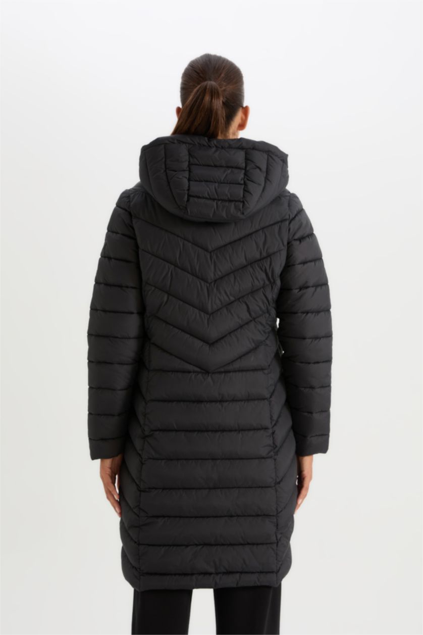 Kadın Siyah Su İtici Slim Fit Dar Kesim Kapüşonlu Kapitoneli Fermuarlı Cepli Uzun Şişme Mont Parka