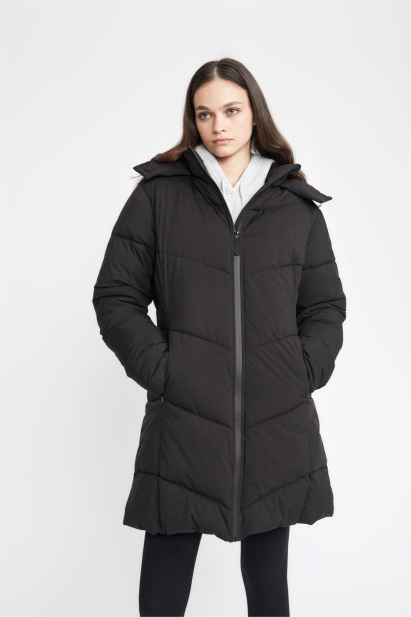 نساء أسود جاكيت نفخ قصة عادية بغطاء للرأس مبطن بفرو من DeFactoFit