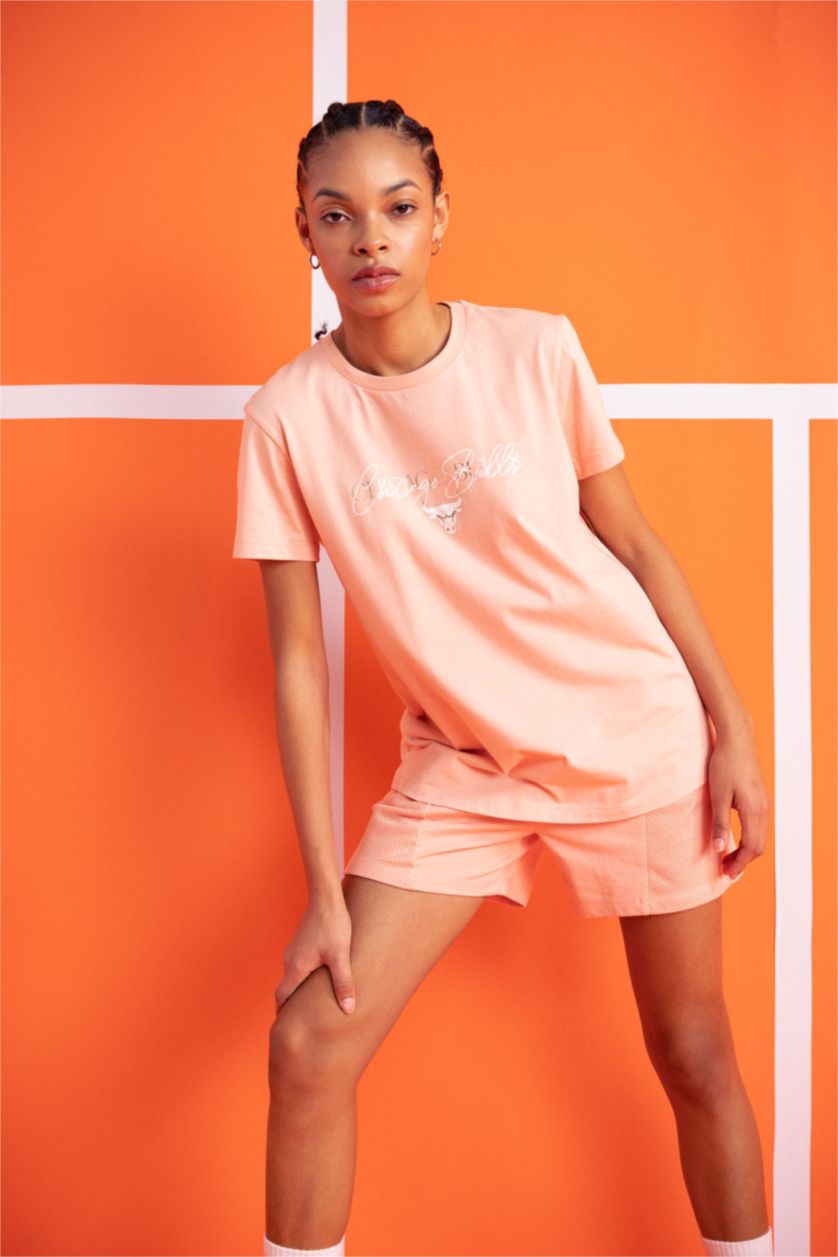 FEMME Bordeaux Clair T-shirt NBA Chicago Bulls en coton à manches courtes Coupe standard de DeFactoFit