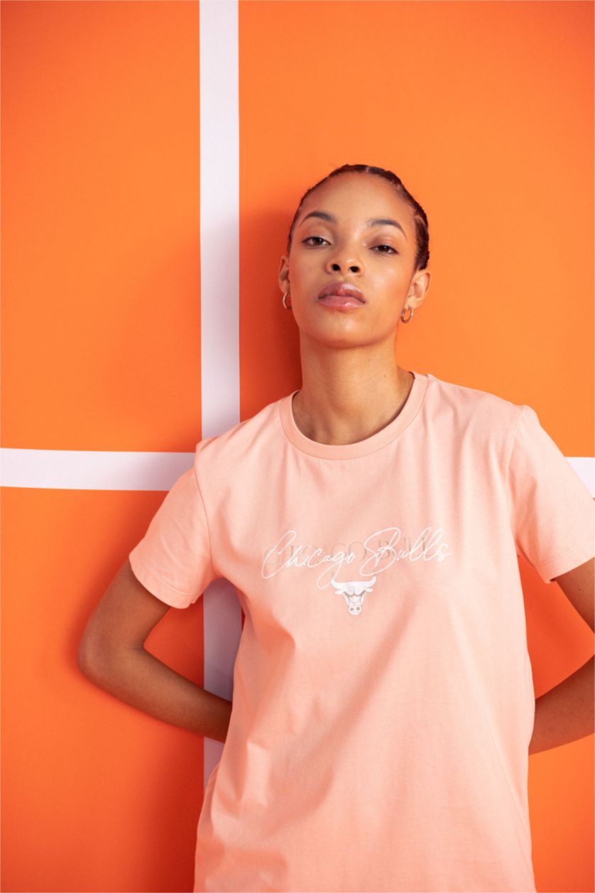 FEMME Bordeaux Clair T-shirt NBA Chicago Bulls en coton à manches courtes Coupe standard de DeFactoFit