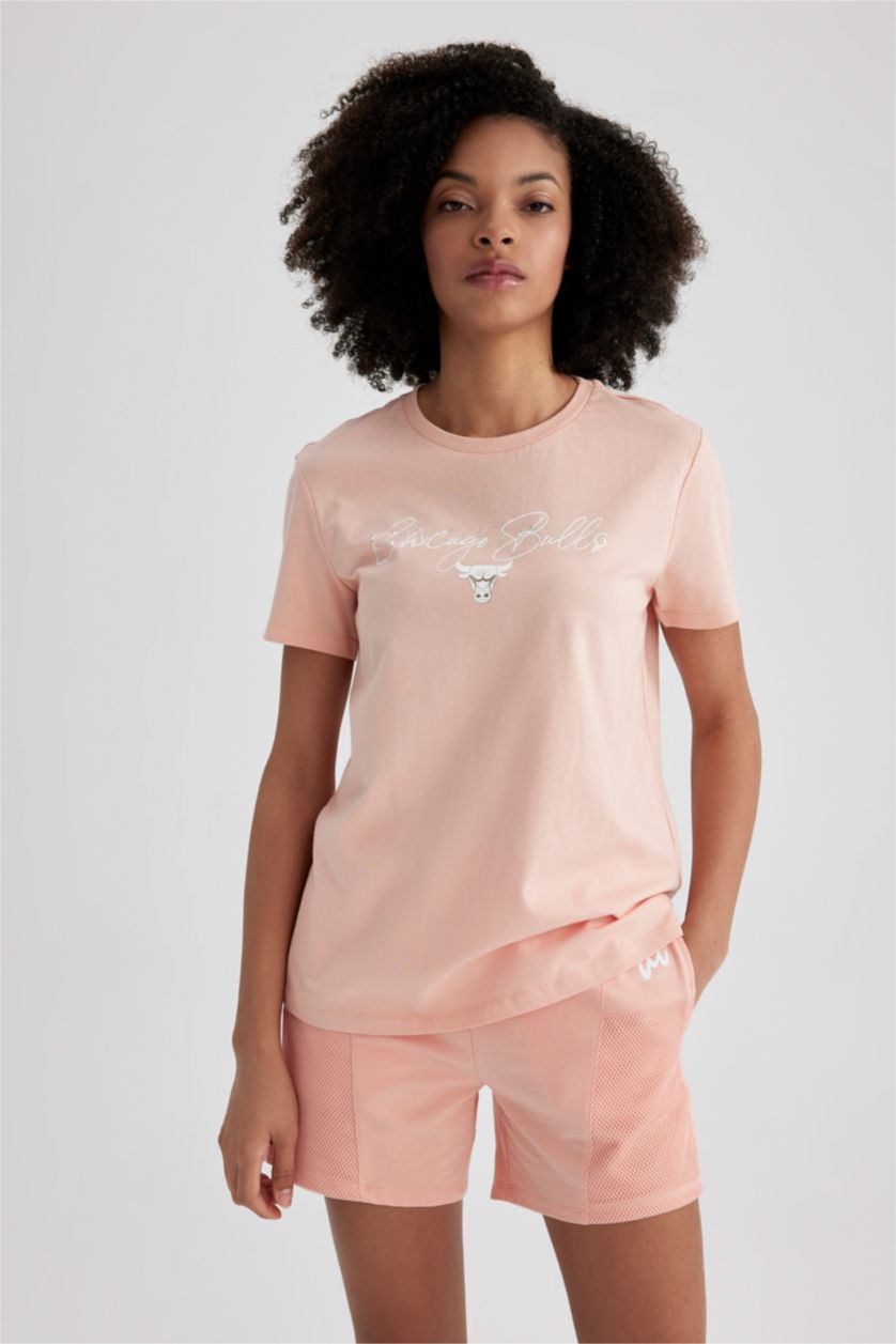 FEMME Bordeaux Clair T-shirt NBA Chicago Bulls en coton à manches courtes Coupe standard de DeFactoFit