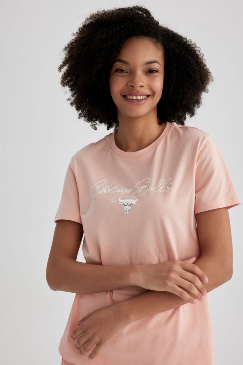 FEMME Bordeaux Clair T-shirt NBA Chicago Bulls en coton à manches courtes Coupe standard de DeFactoFit