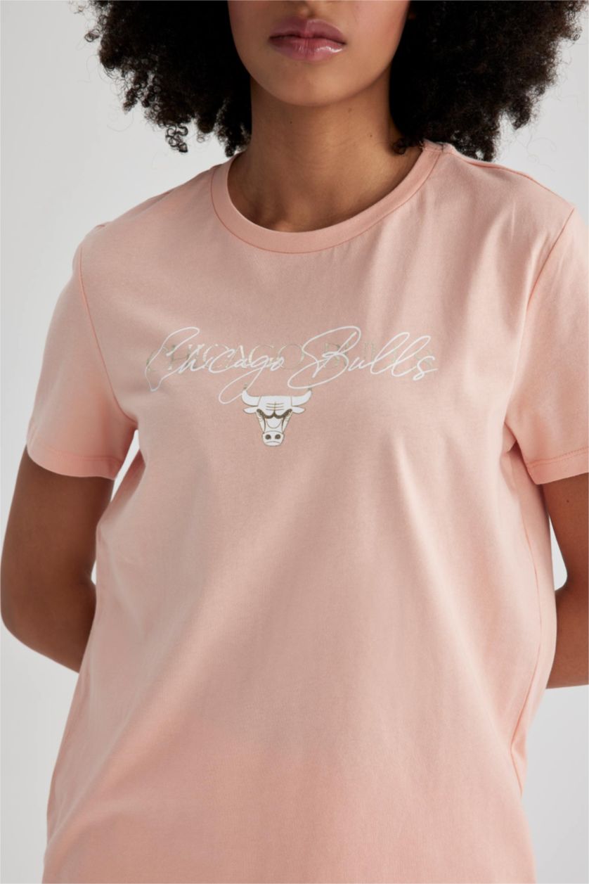 FEMME Bordeaux Clair T-shirt NBA Chicago Bulls en coton à manches courtes Coupe standard de DeFactoFit
