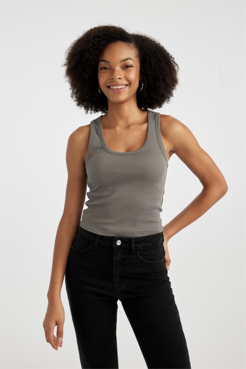 Woman Grey Slim Fit Camisole U Collar Tank Top
