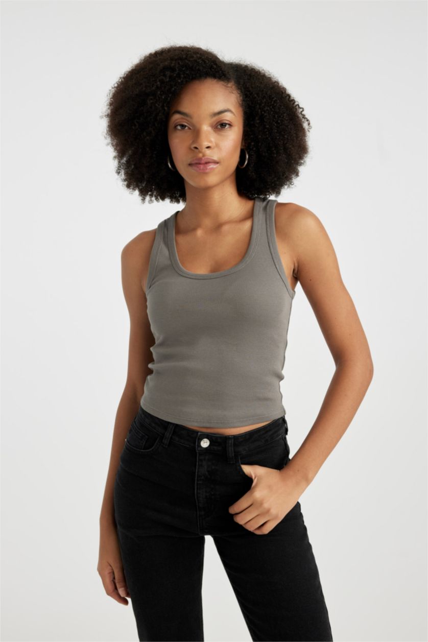Woman Grey Slim Fit Camisole U Collar Tank Top
