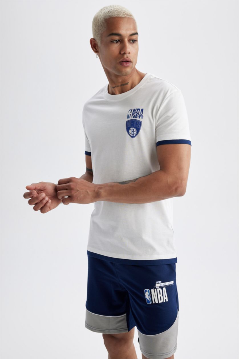 Erkek Ekru DeFactoFit NBA Brooklyn Nets Standart Fit Bisiklet Yaka Kısa Kollu %100 Pamuk Tişört