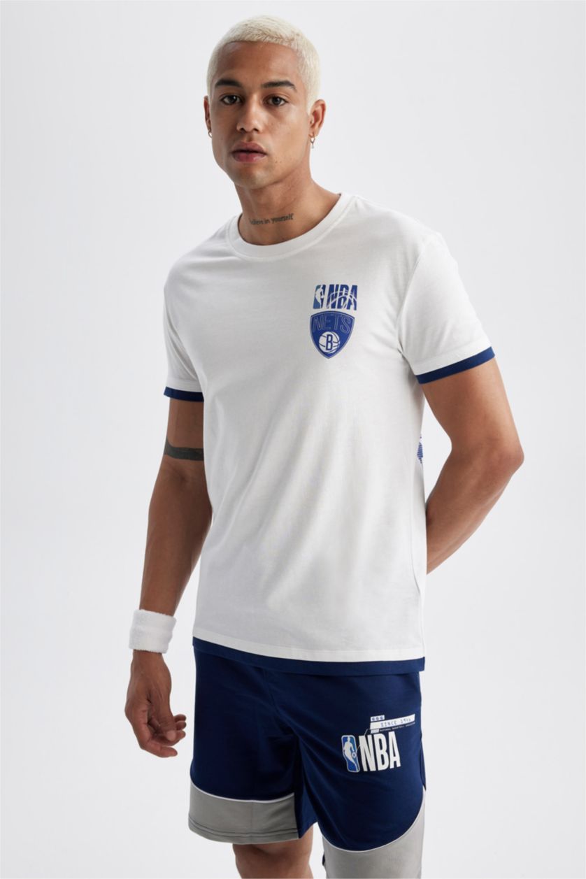 Erkek Ekru DeFactoFit NBA Brooklyn Nets Standart Fit Bisiklet Yaka Kısa Kollu %100 Pamuk Tişört