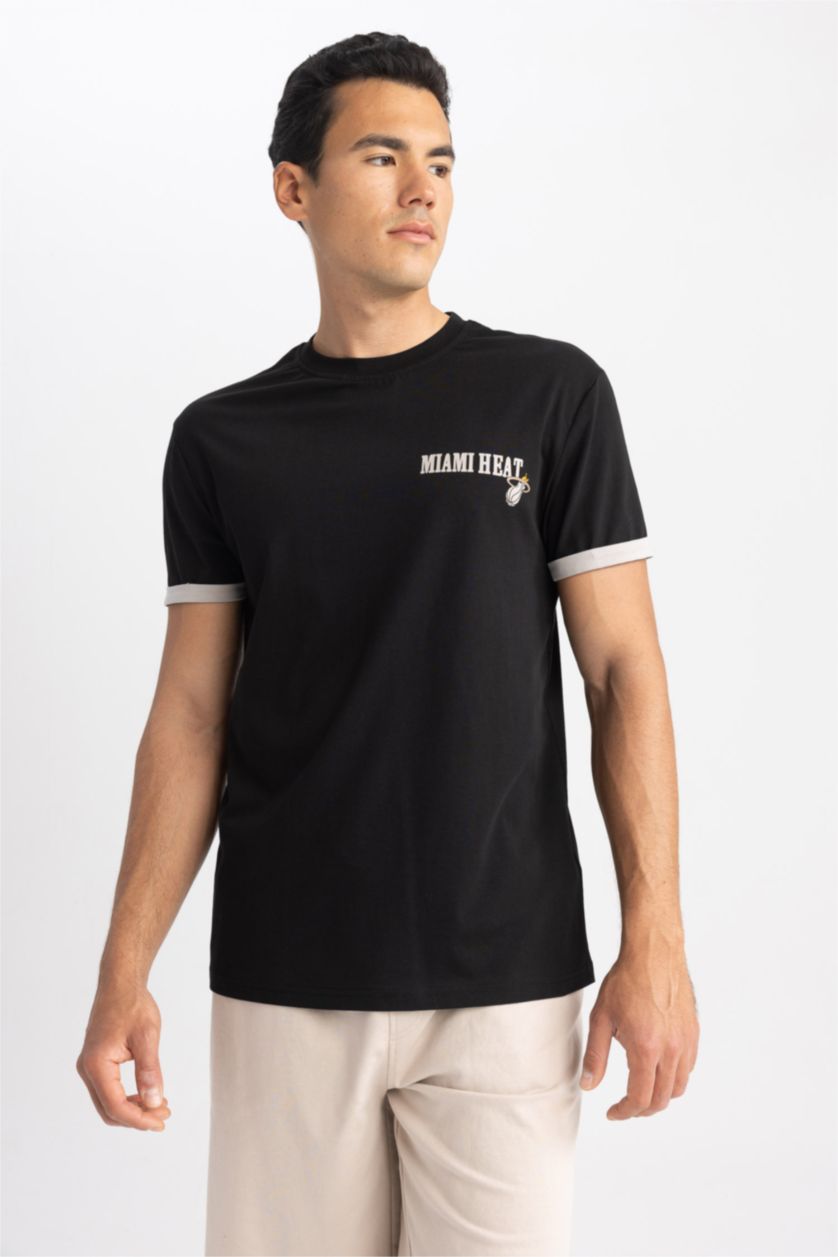 MAN Black Defacto Fit NBA Miami Heat Licensed Standard Fit Crew Neck T-Shirt
