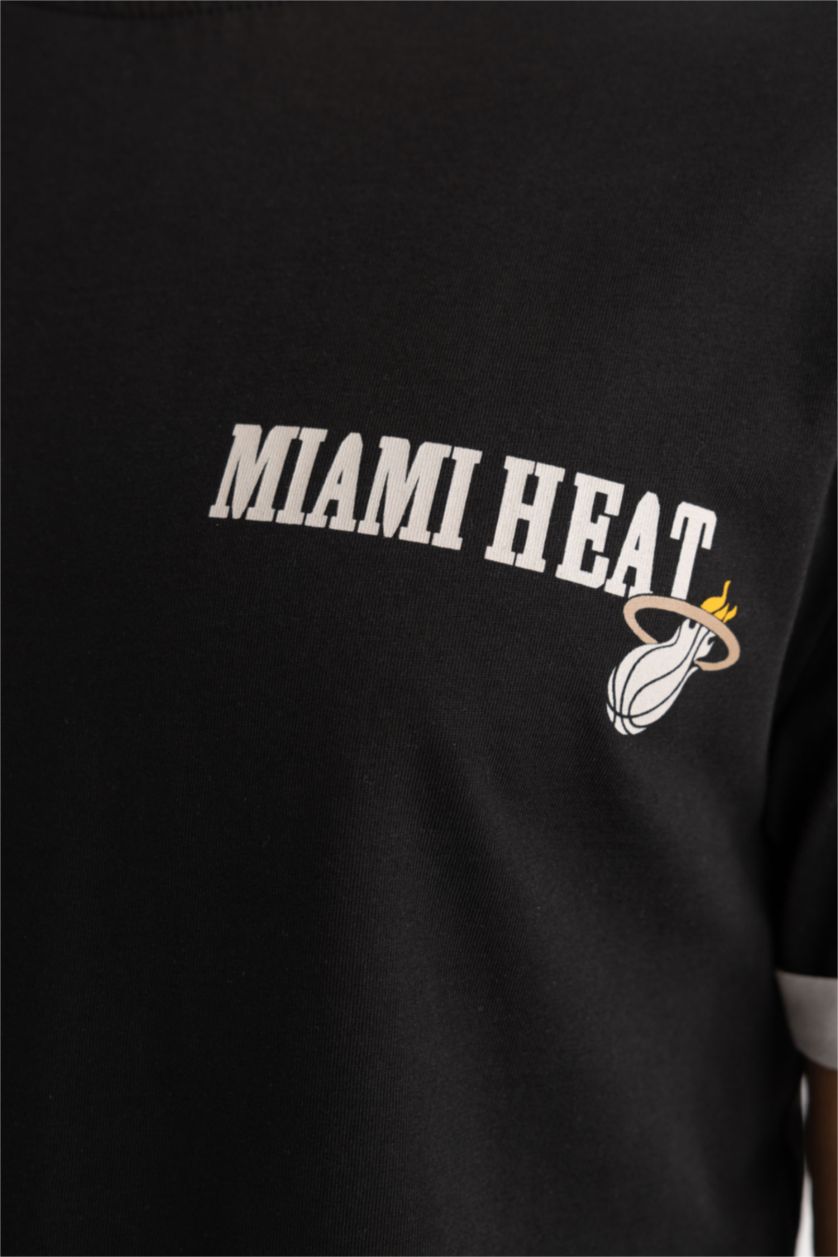 MAN Black Defacto Fit NBA Miami Heat Licensed Standard Fit Crew Neck T-Shirt