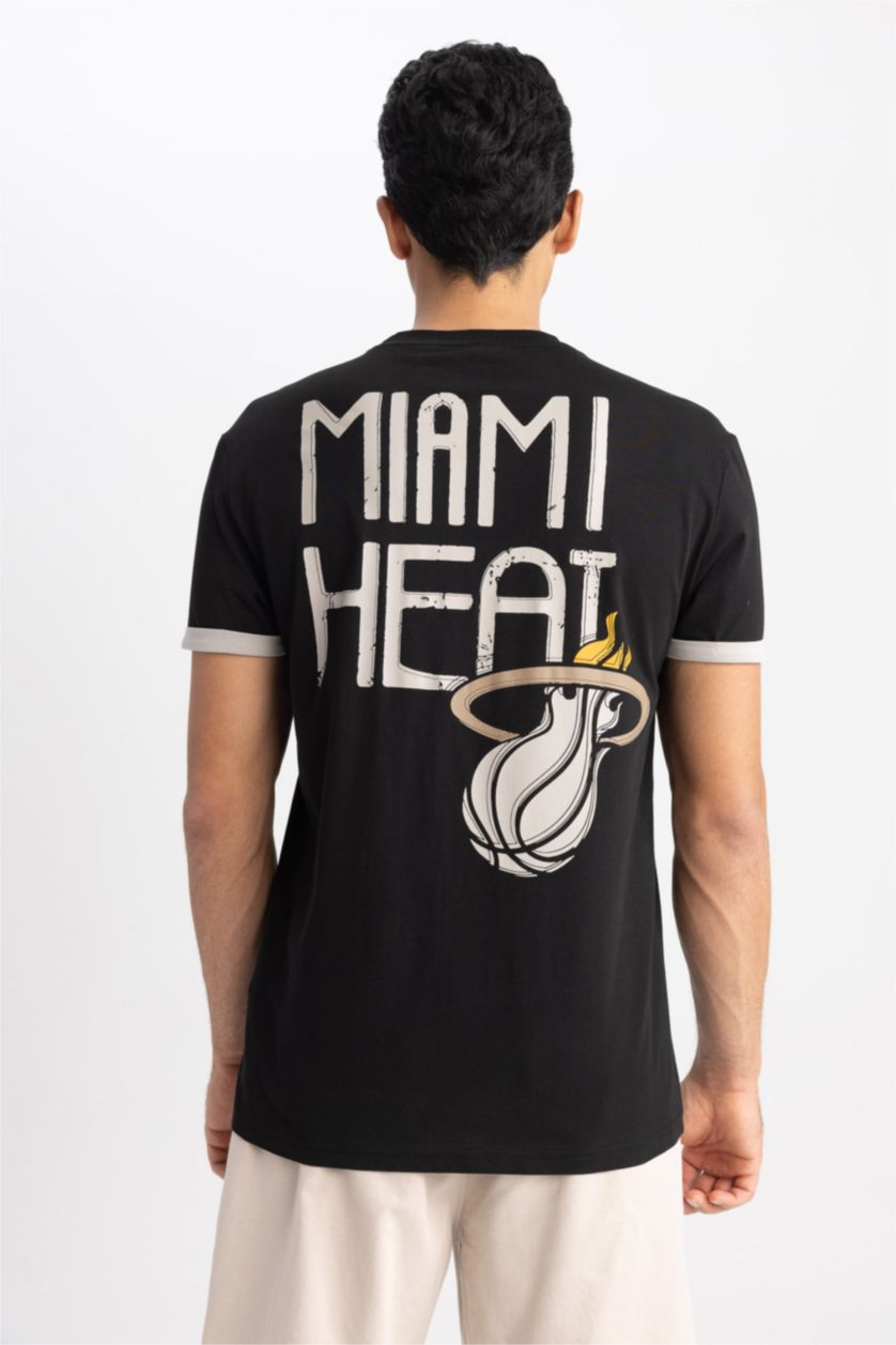 MAN Black Defacto Fit NBA Miami Heat Licensed Standard Fit Crew Neck T-Shirt
