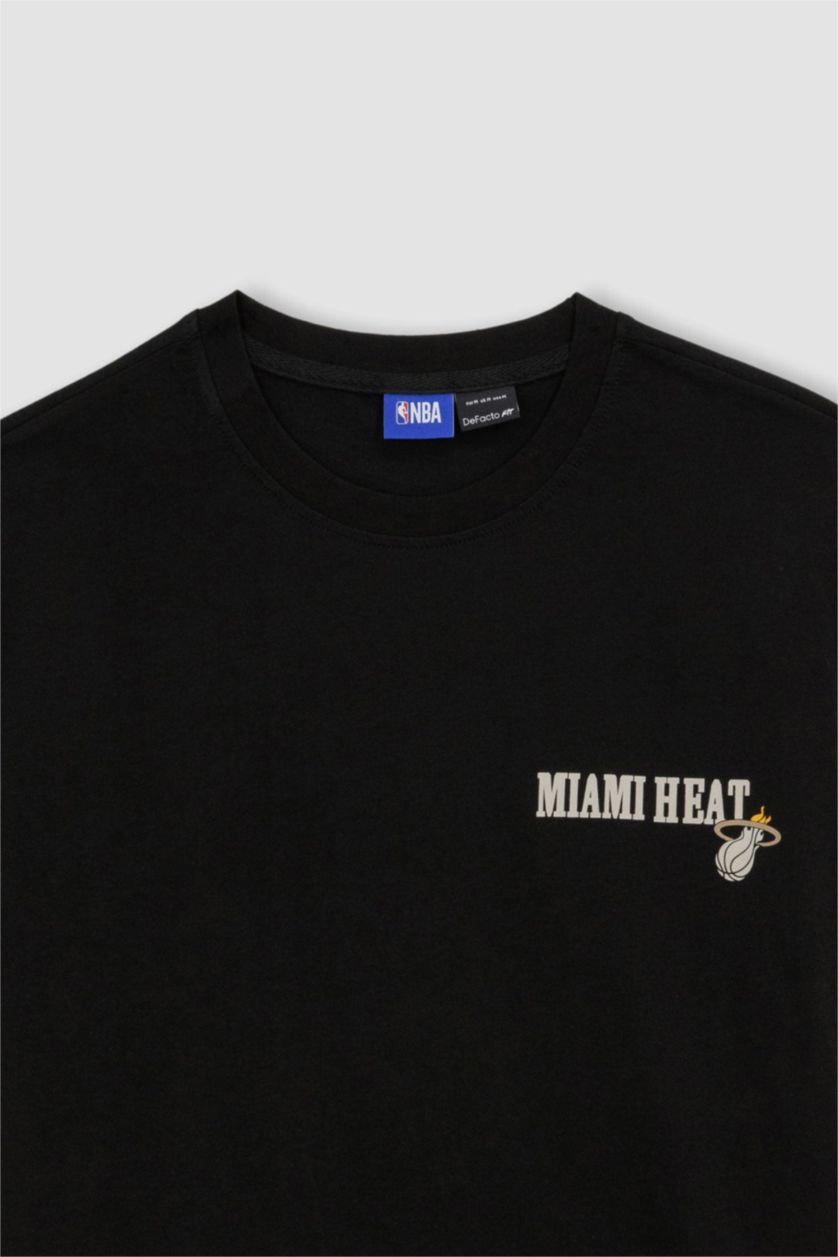 MAN Black Defacto Fit NBA Miami Heat Licensed Standard Fit Crew Neck T-Shirt