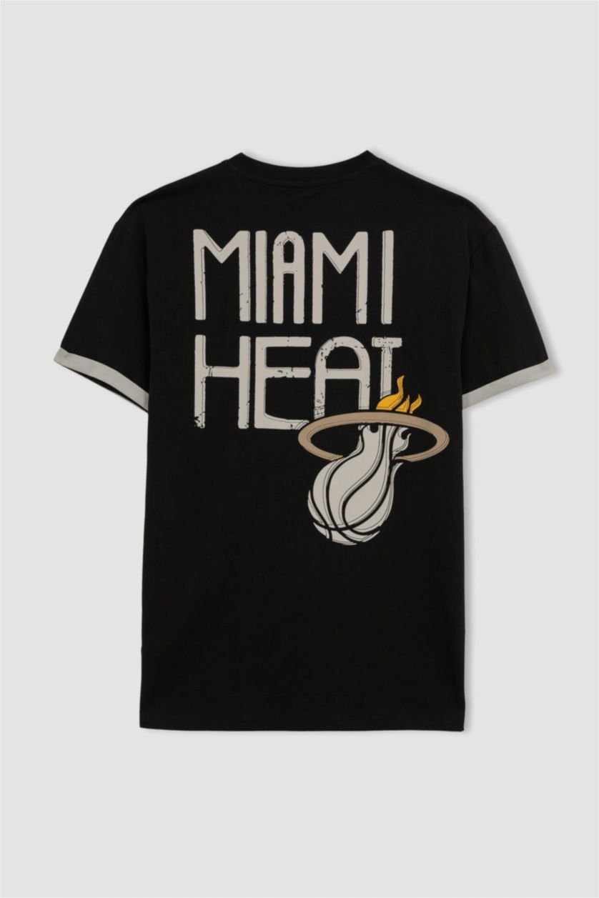MAN Black Defacto Fit NBA Miami Heat Licensed Standard Fit Crew Neck T-Shirt