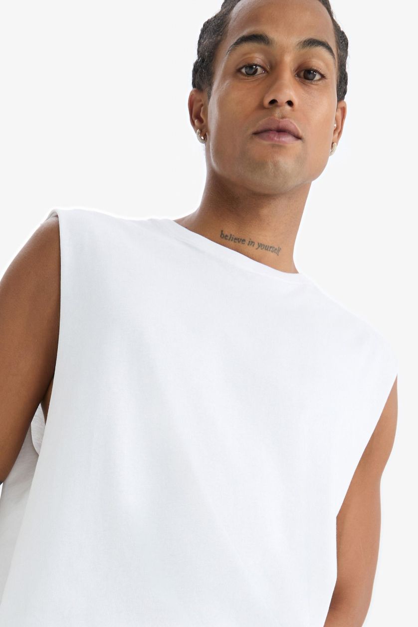 Erkek Beyaz Boxy Fit Bisiklet Yaka Sporcu Atlet