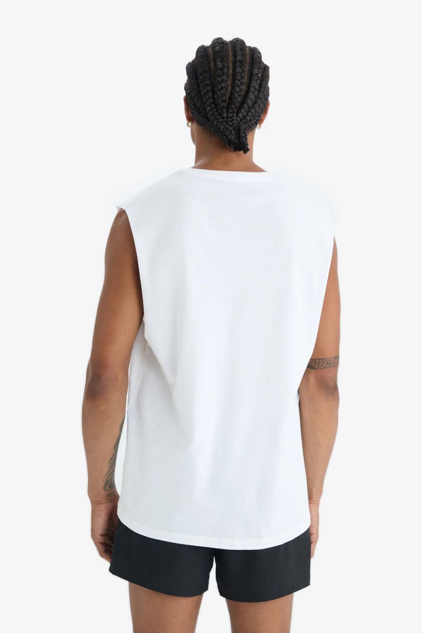 Erkek Beyaz Boxy Fit Bisiklet Yaka Sporcu Atlet