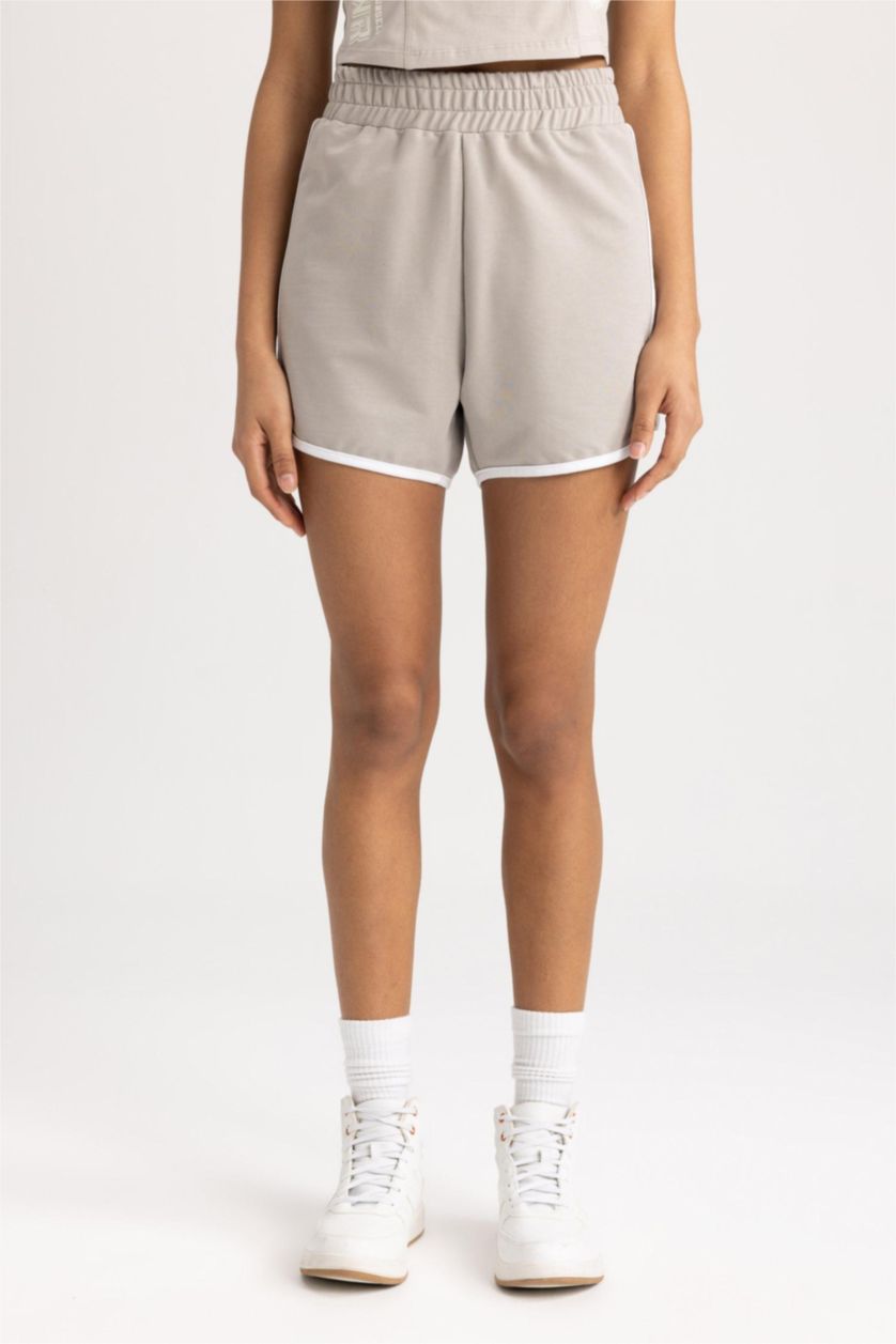 FEMME Beige Defacto Fit Short En Tissu Fin Pour Sportifs De Coupe Standard