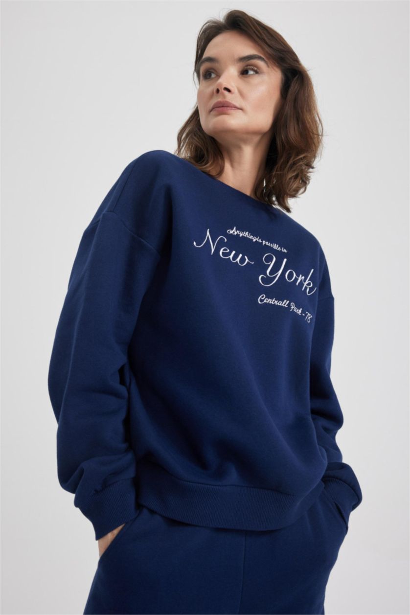 Woman NAVY Relax Fit Crew Neck Sweatshirt