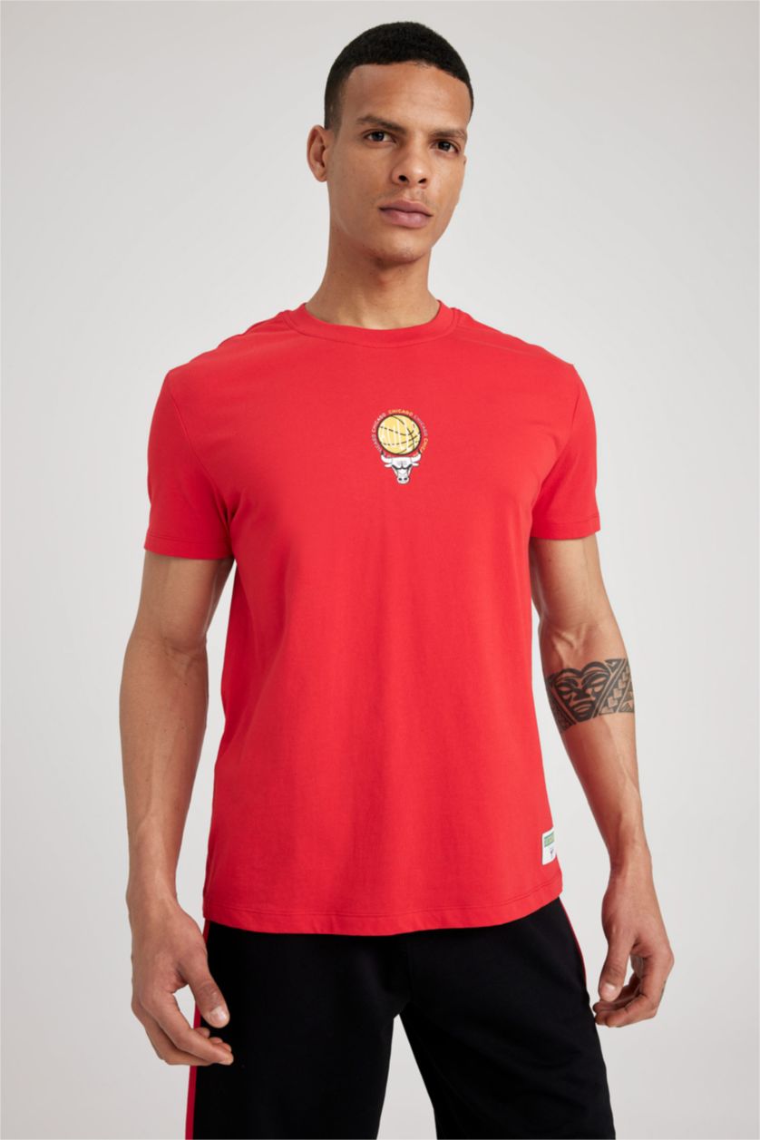 MAN Red Defacto Fit NBA Chicago Bulls Licensed Regular Fit Crew Neck Sportsman T-Shirt