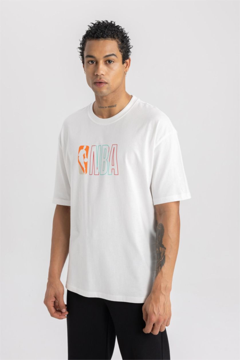 HOMME Écru T-Shirt Oversize Col Rond à Manches Courtes de Defactofit NBA Wordmark