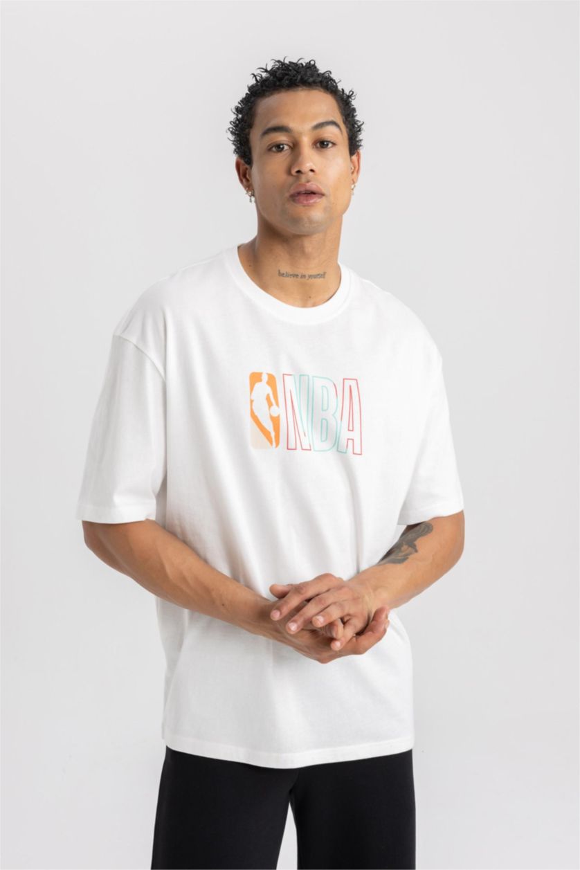HOMME Écru T-Shirt Oversize Col Rond à Manches Courtes de Defactofit NBA Wordmark