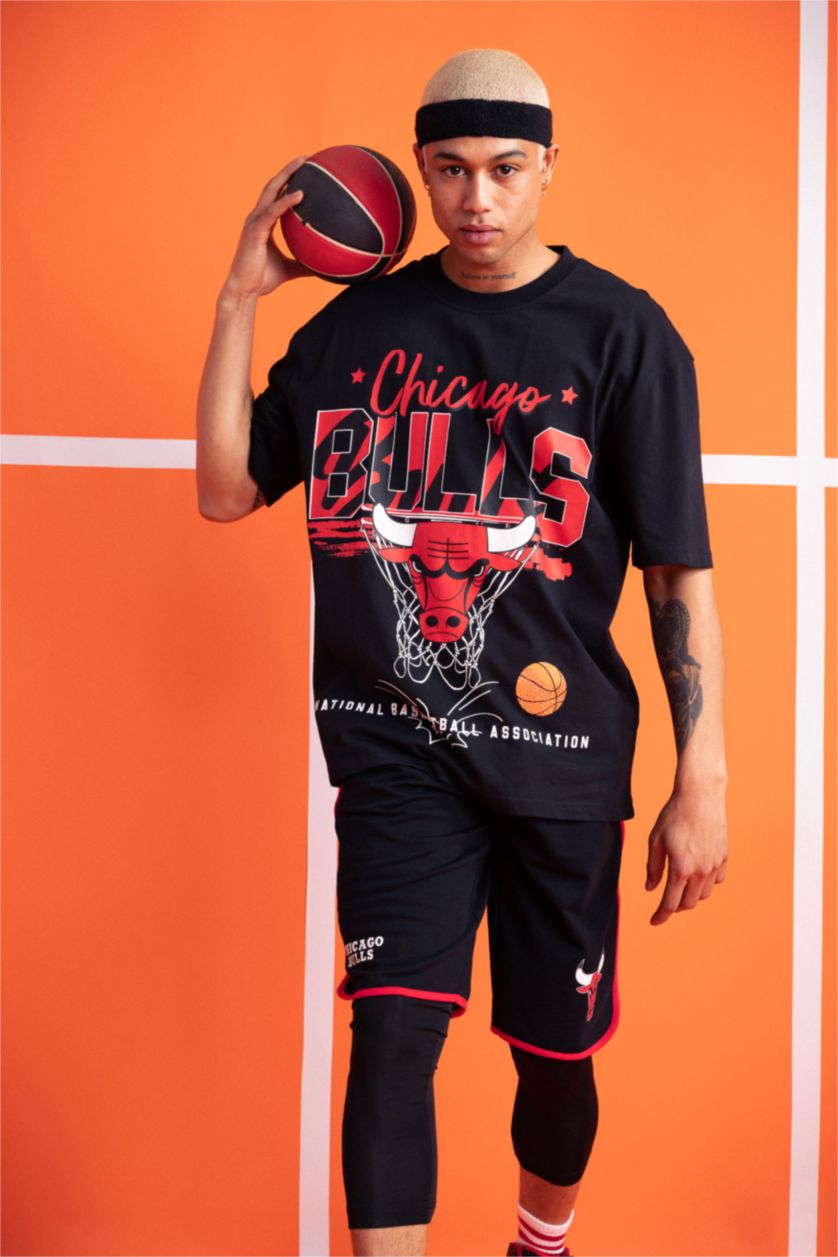 MAN Black Defacto Fit NBA Chicago Bulls Licensed Oversize T-Shirt