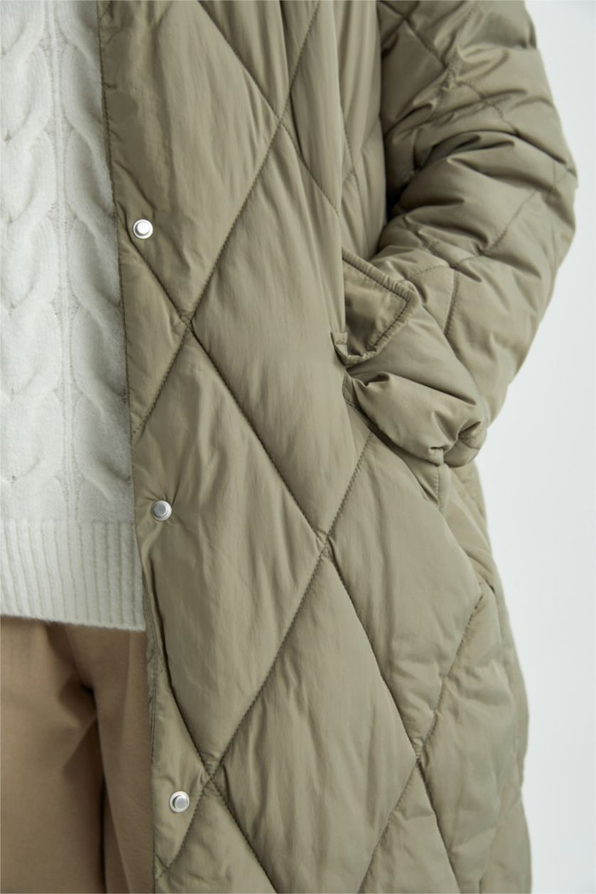 Kadın Haki Su İtici Oversize Geniş Kalıp Polo Yaka Çıtçıt Kapamalı Cepli Kapitoneli Uzun Parka