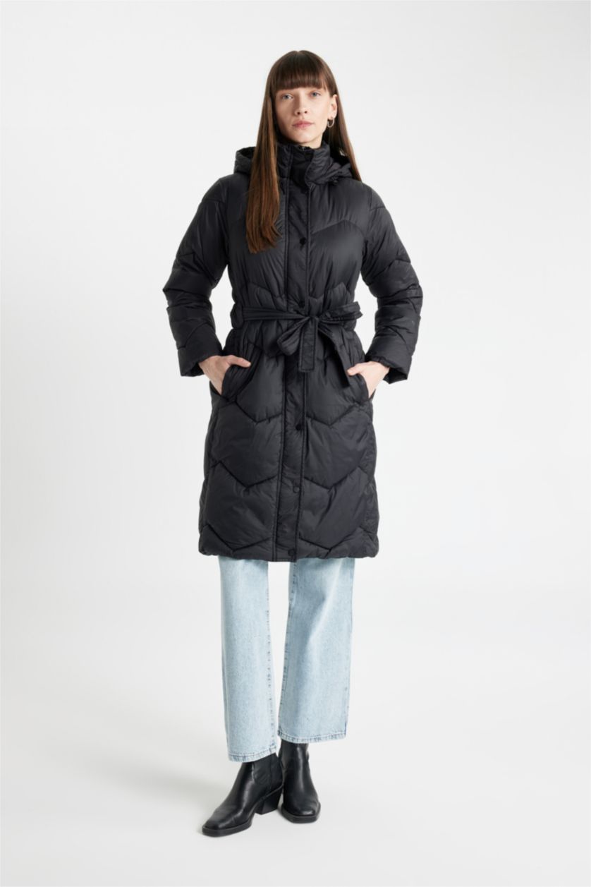 Kadın Siyah Su Geçirmez Uzun Şişme Mont Parka Oversize Geniş Kalıp Kapüşonlu Kemerli Kapitoneli Fermuarlı Cepli