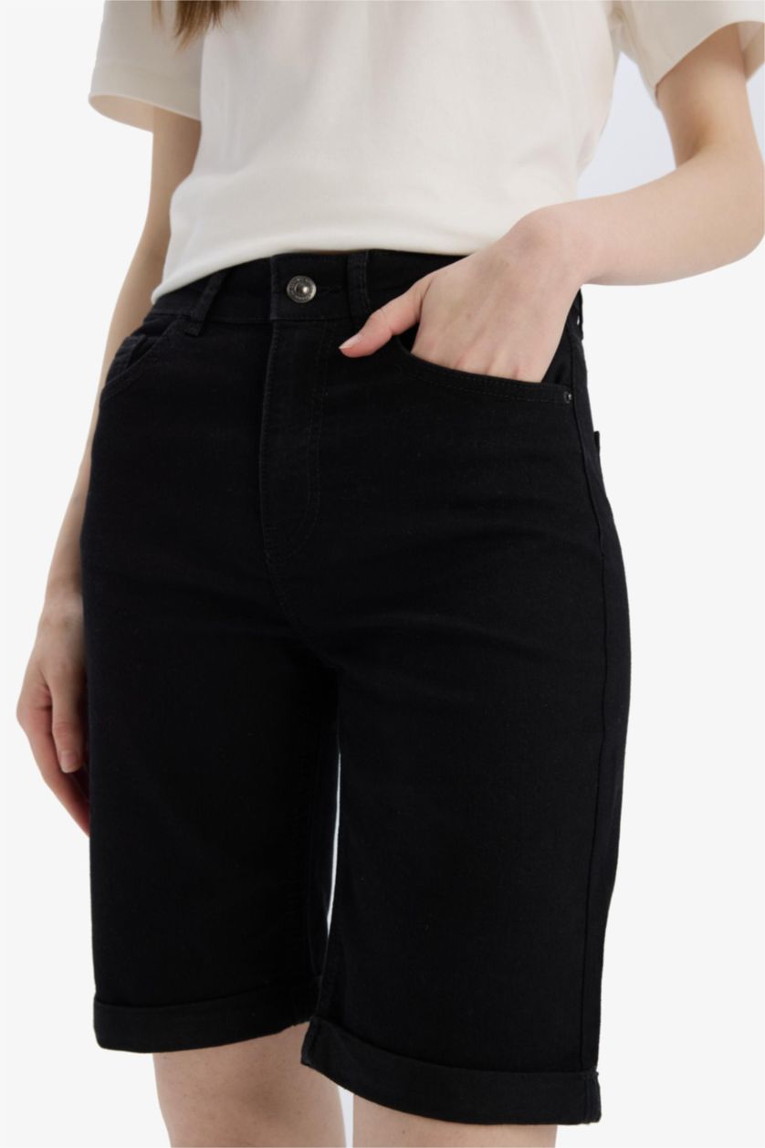 Kadın Siyah Normal Bel Katlamalı Paça Jean Bermuda Şort