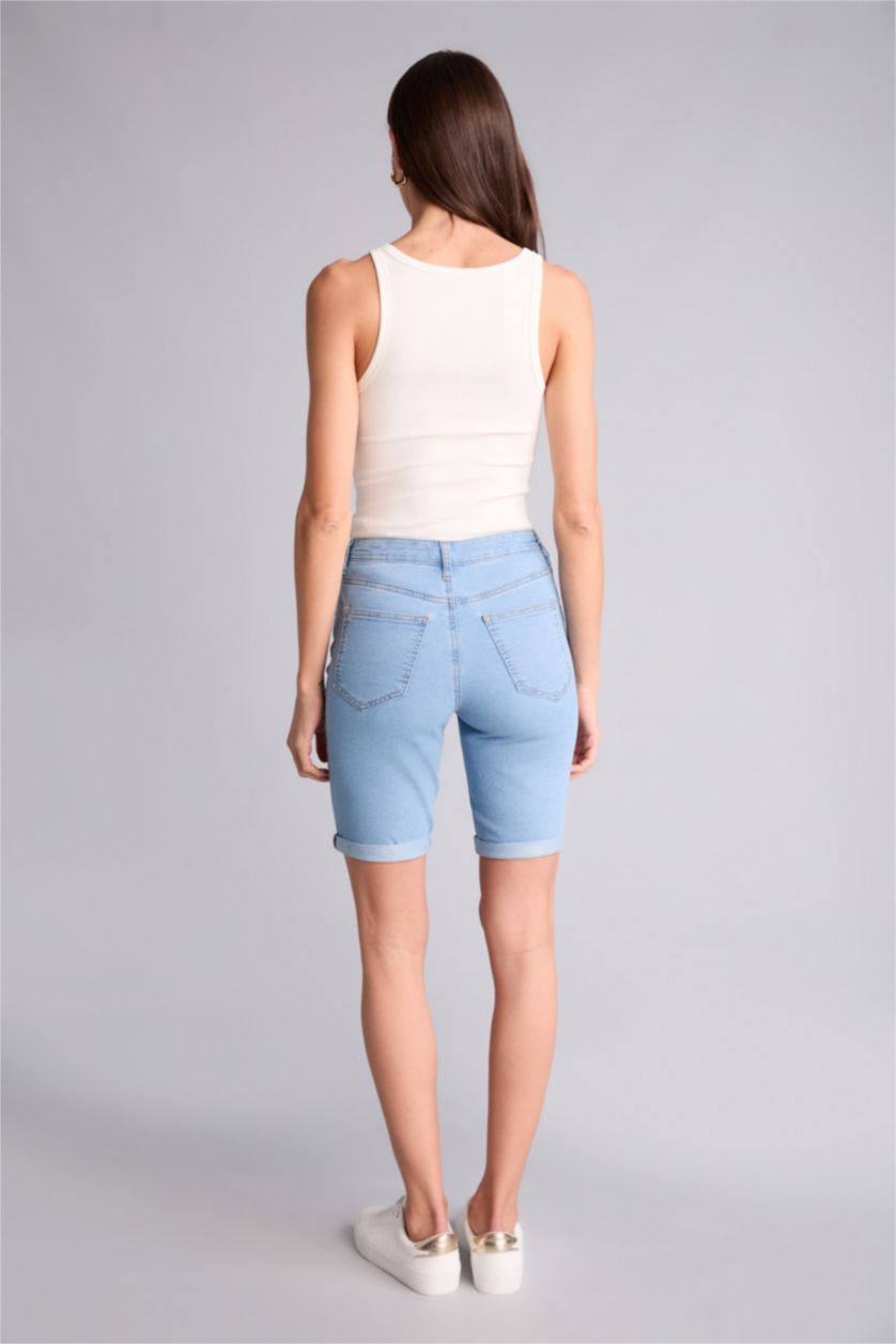 Kadın Açık Mavi Katlamalı paça Normal bel Bermuda Şort