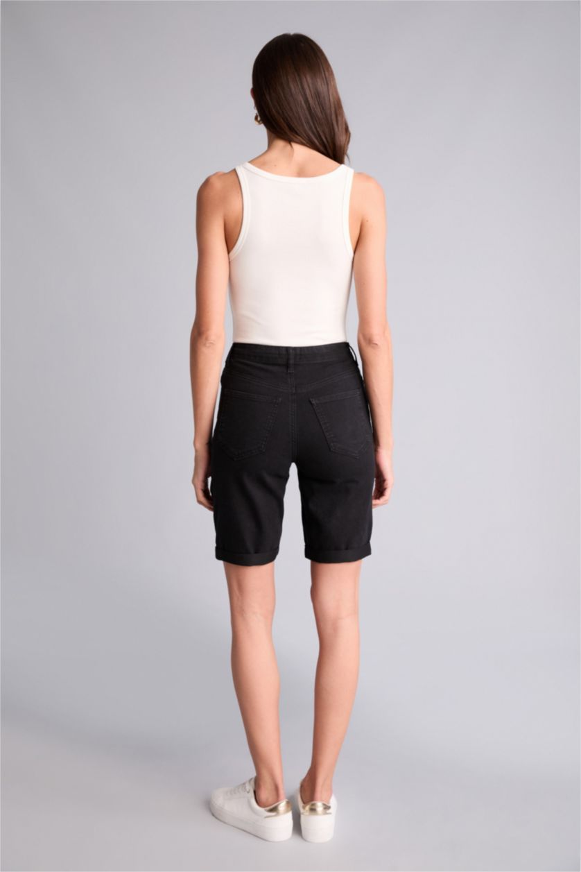 Kadın Siyah Normal Katlamalı Bermuda Şort