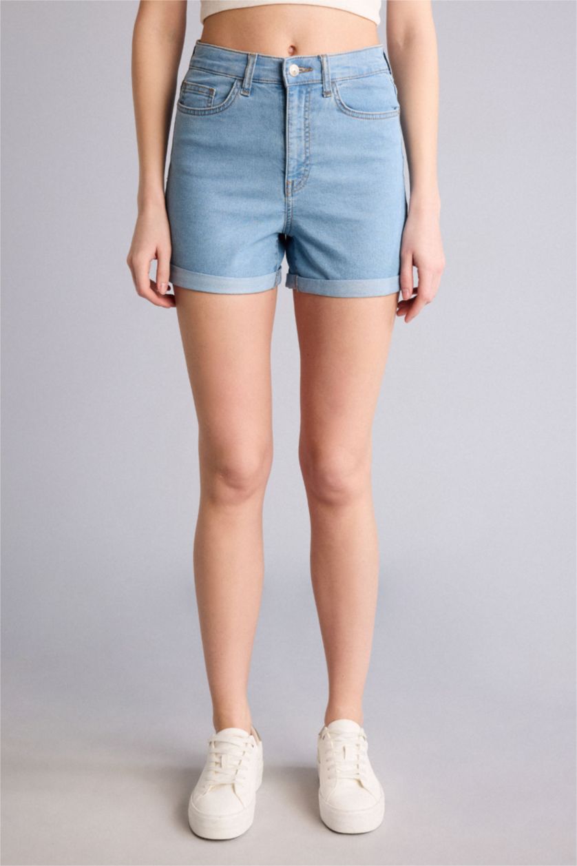 نساء أزرق فاتح شورت جينز بخصر عادي وحافة مطوية