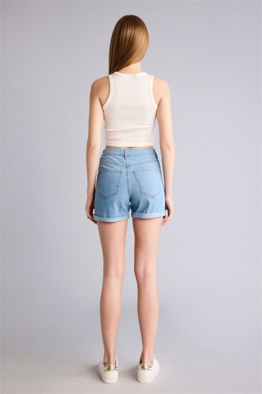 نساء أزرق فاتح شورت جينز بخصر عادي وحافة مطوية