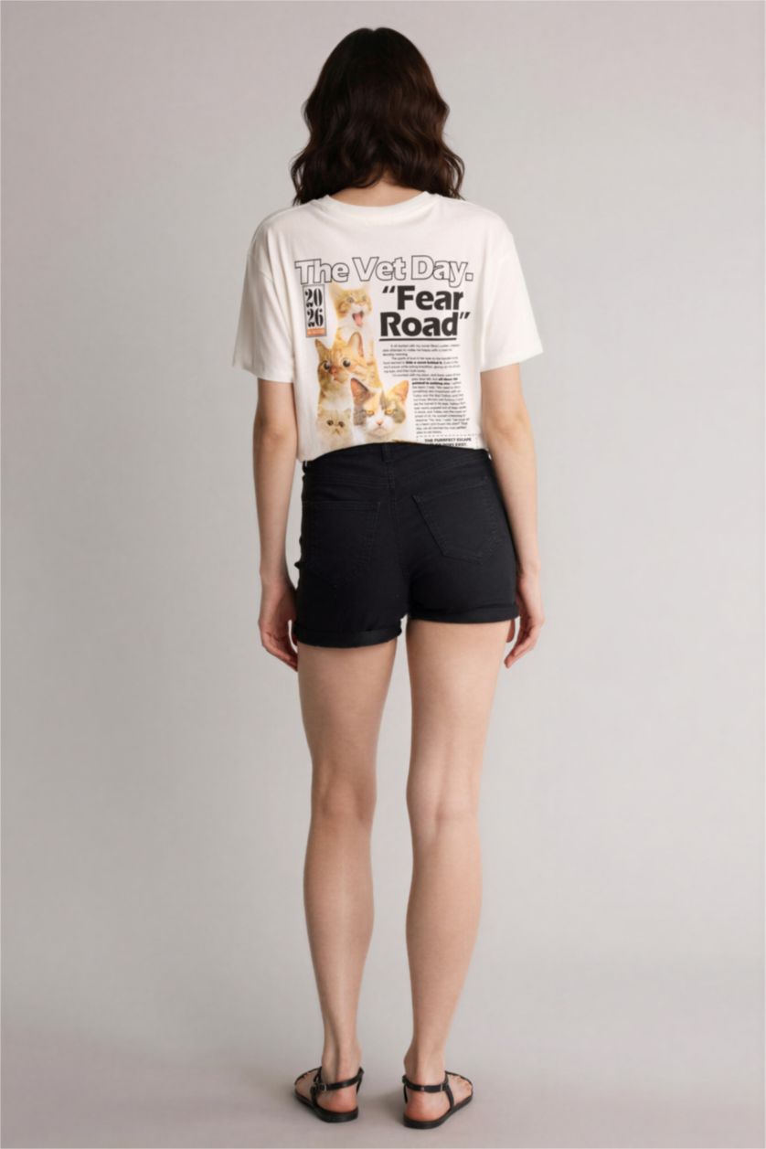 Kadın Siyah Normal Bel Katlamalı Paça Jean Şort