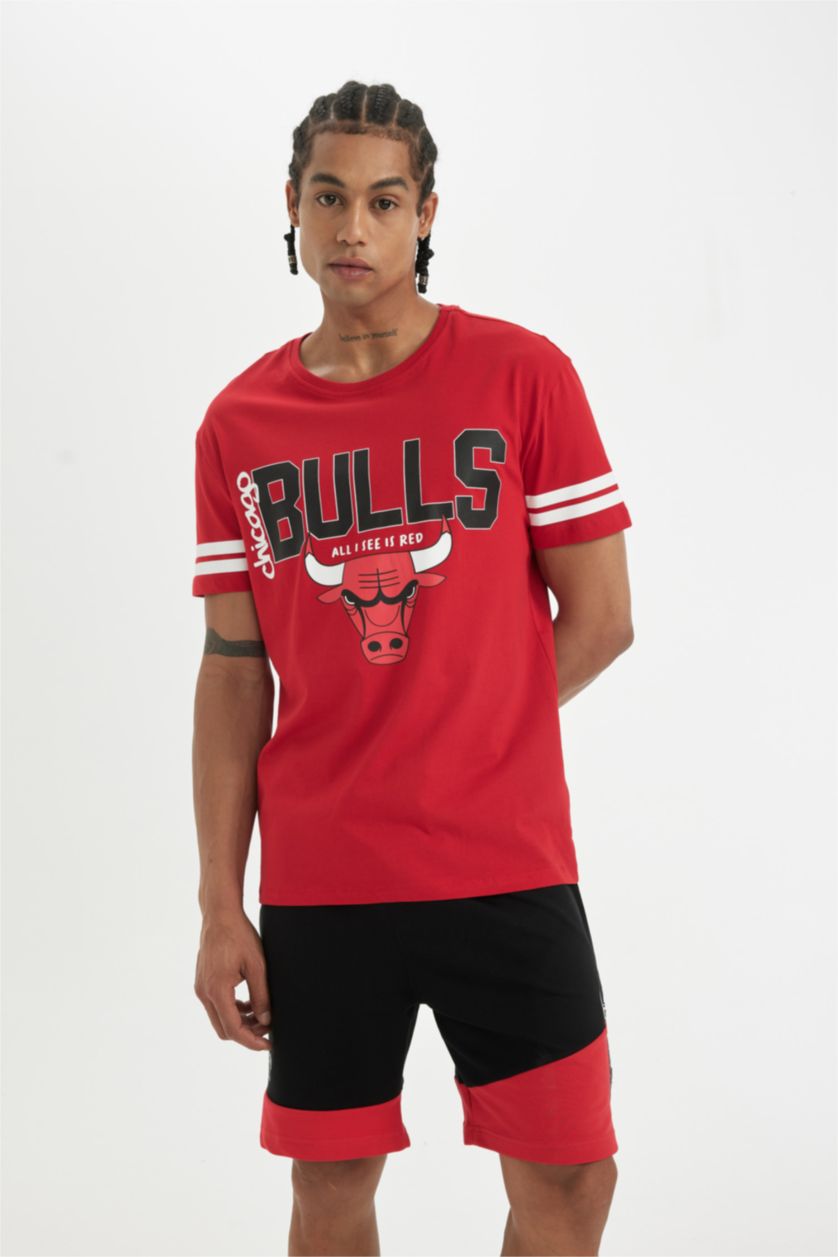 MAN Red DeFactoFit NBA Chicago Bulls Standard Fit T-Shirt