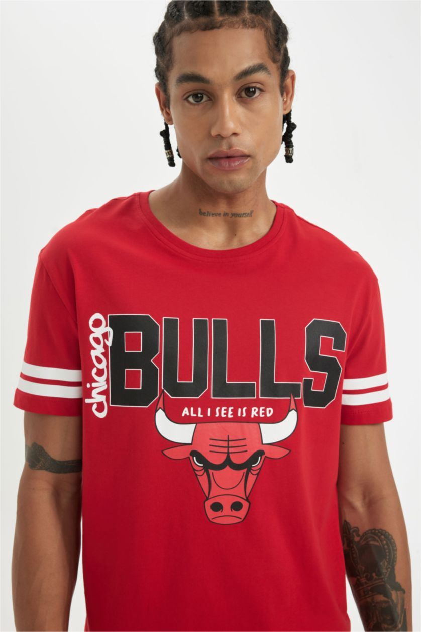 MAN Red DeFactoFit NBA Chicago Bulls Standard Fit T-Shirt