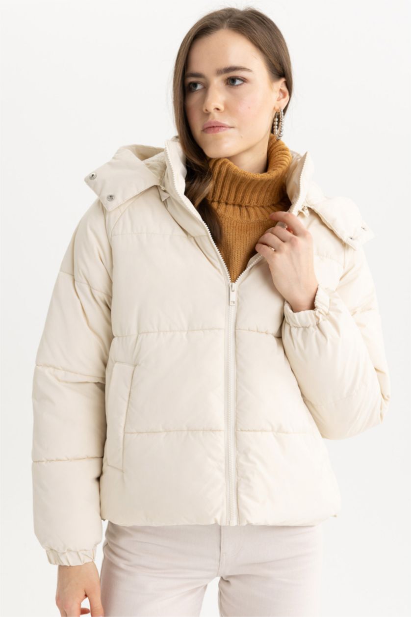 Kadın Bej Su İtici Şişme Mont Oversize Geniş Kalıp Kapüşonlu İçi Suni Kürklü Fermuarlı Cepli