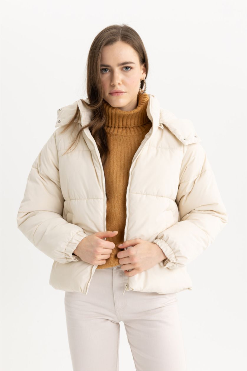 Kadın Bej Su İtici Şişme Mont Oversize Geniş Kalıp Kapüşonlu İçi Suni Kürklü Fermuarlı Cepli